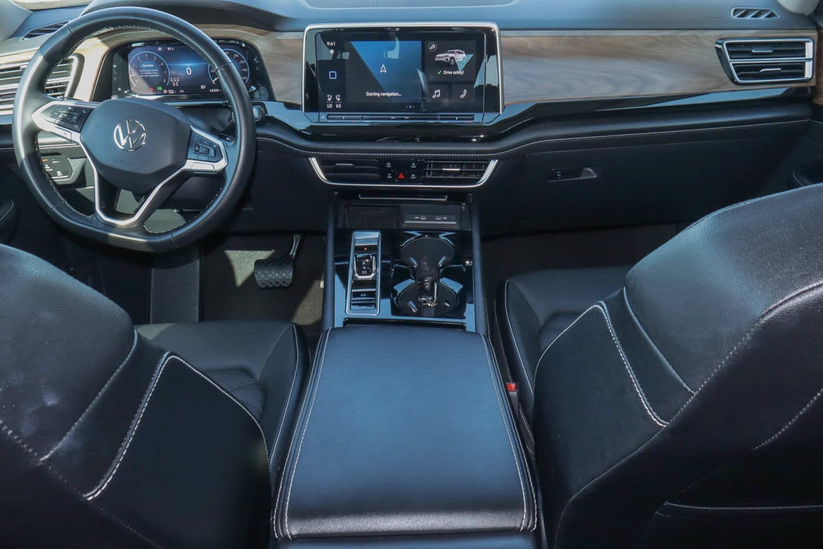 2025 Volkswagen Atlas 2.0T SE w/Technology FWD