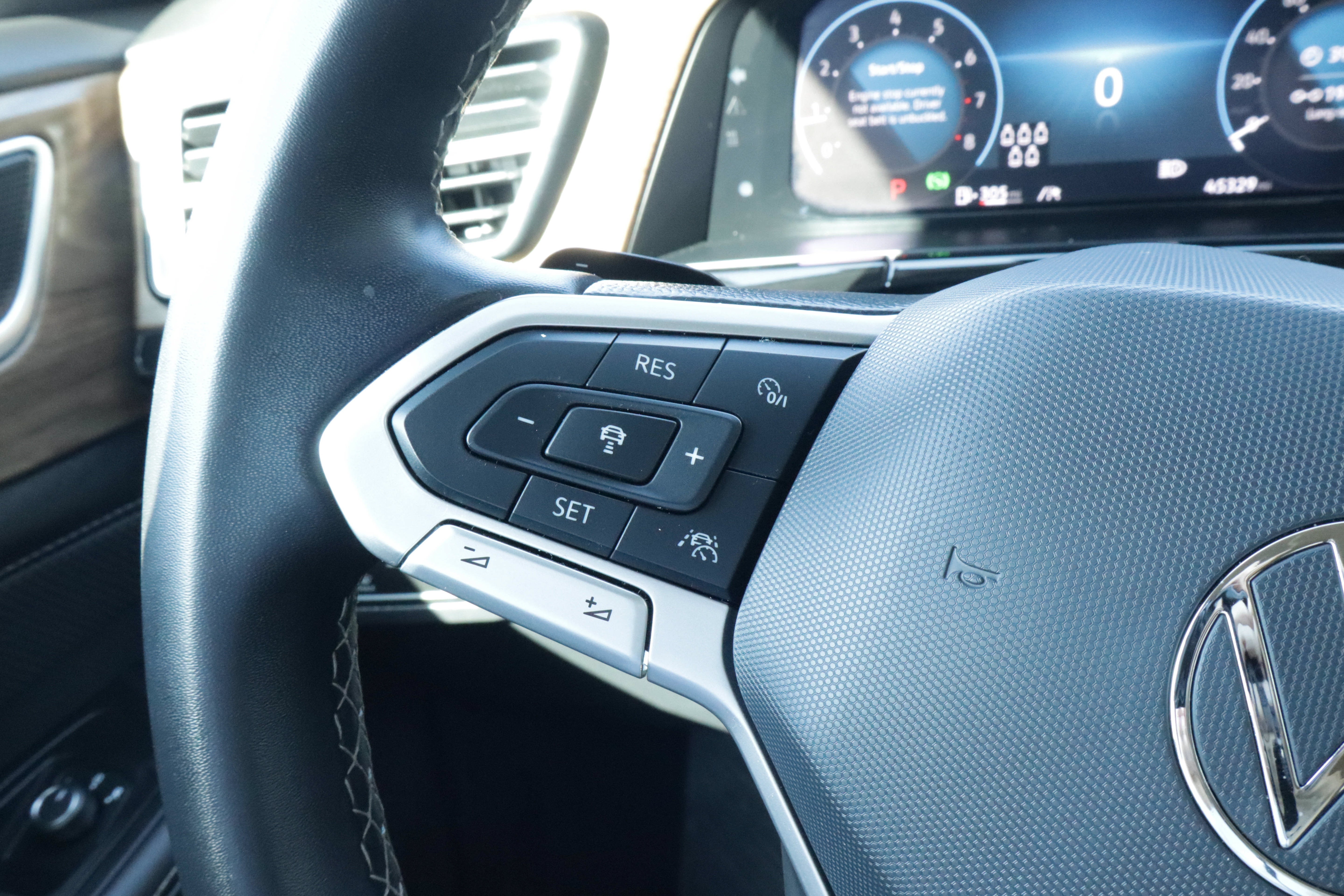 2025 Volkswagen Atlas 2.0T SE w/Technology FWD