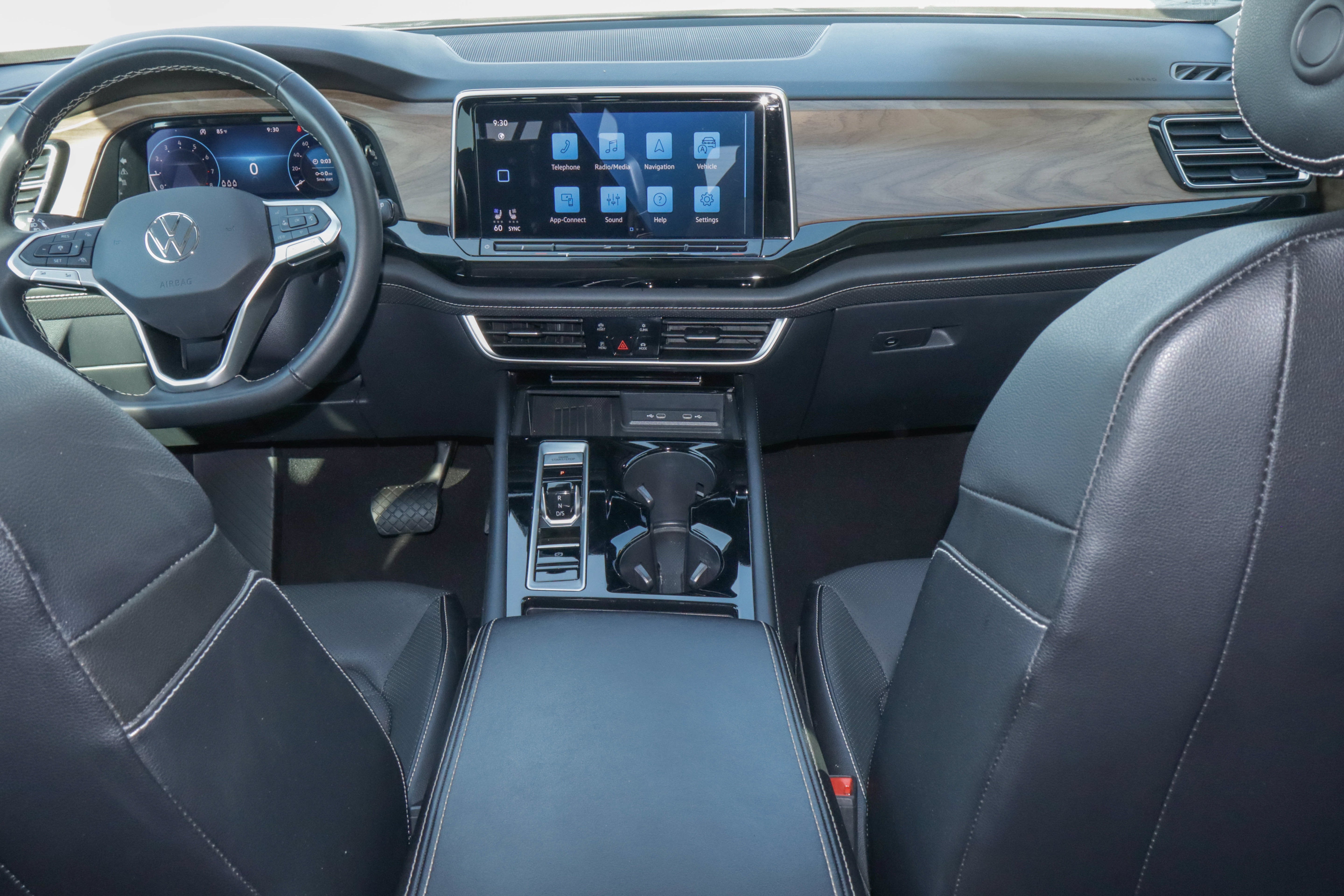 2025 Volkswagen Atlas 2.0T SE w/Technology FWD