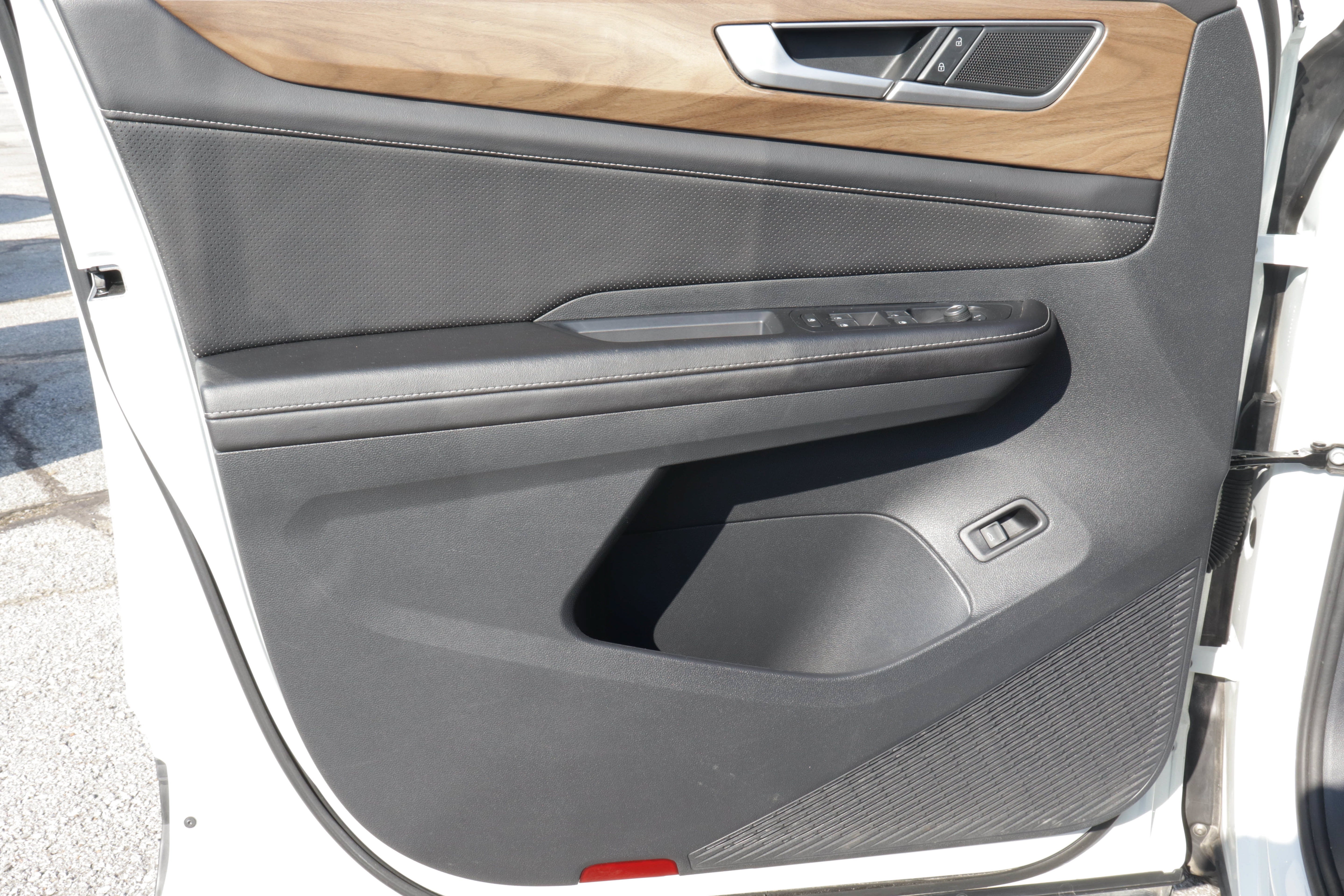 2025 Volkswagen Atlas 2.0T SE w/Technology FWD