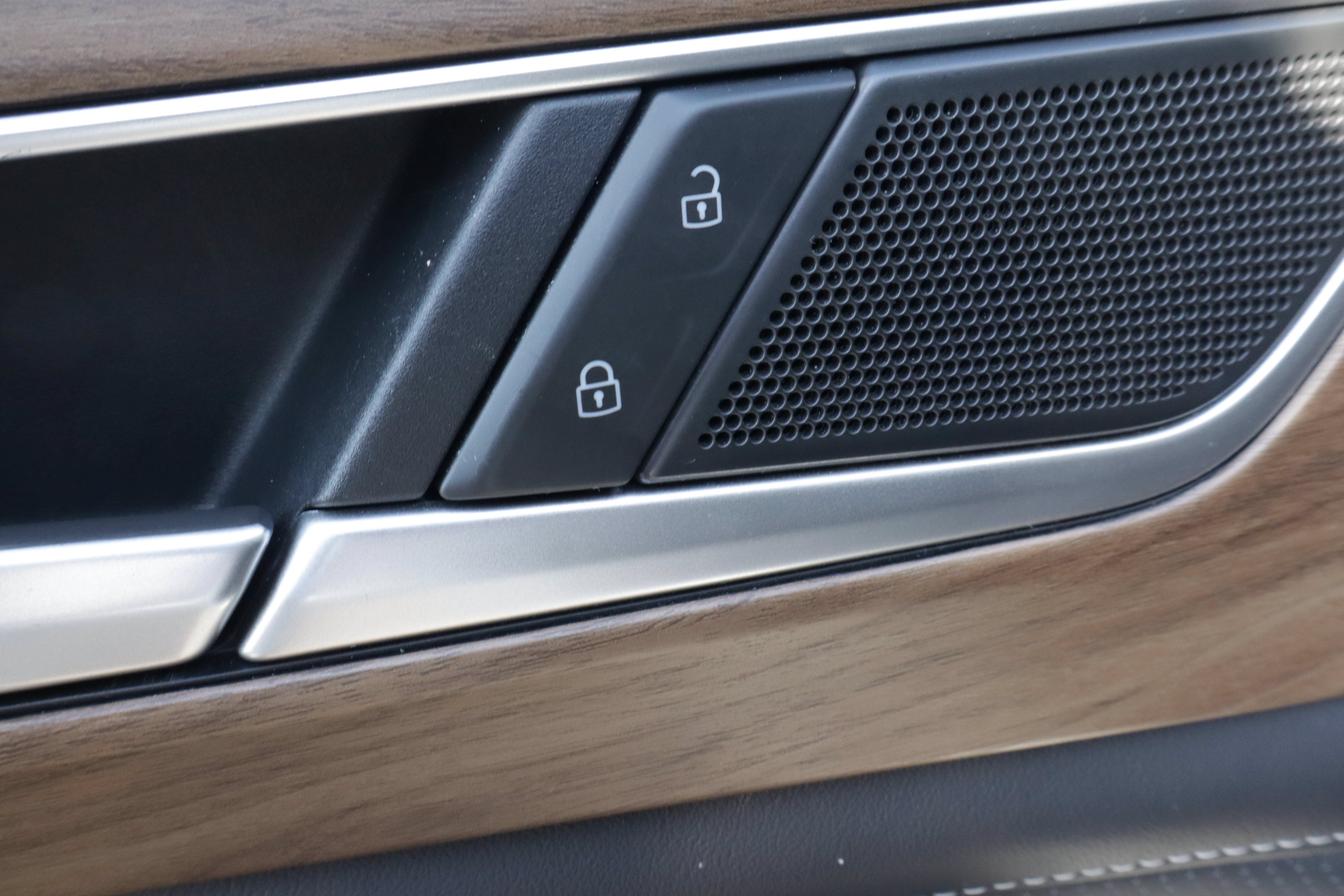 2025 Volkswagen Atlas 2.0T SE w/Technology FWD