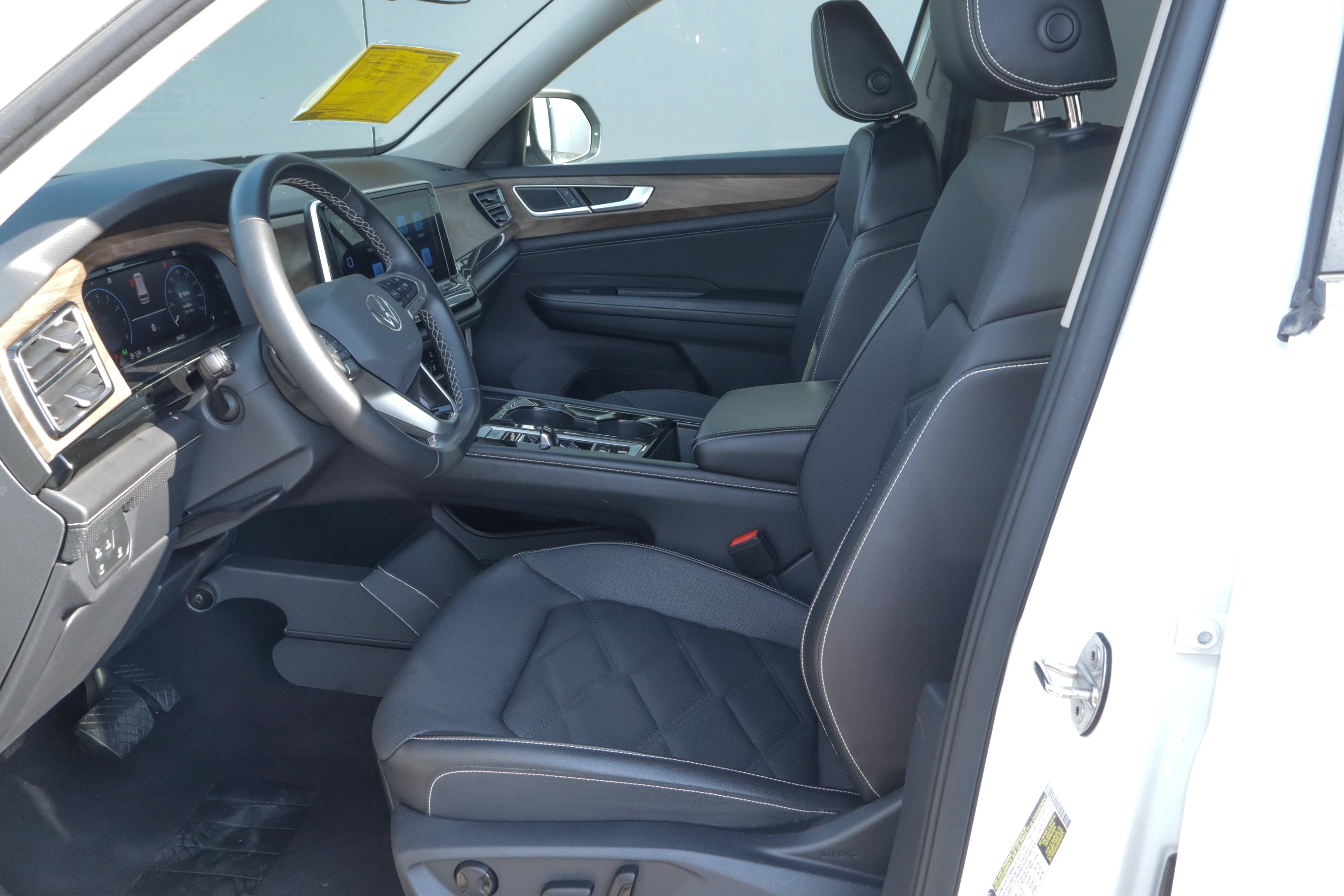 2025 Volkswagen Atlas 2.0T SE w/Technology FWD