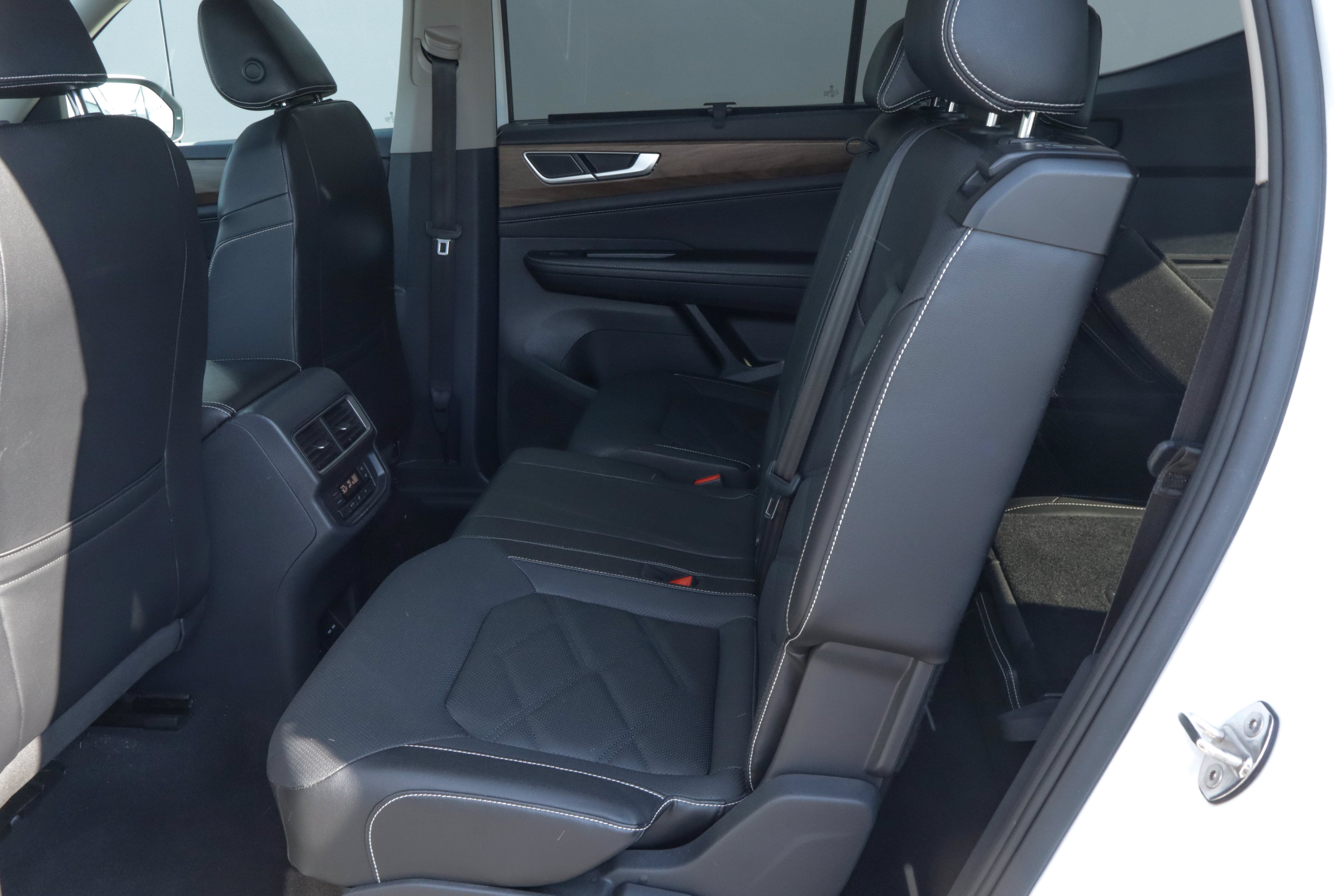 2025 Volkswagen Atlas 2.0T SE w/Technology FWD