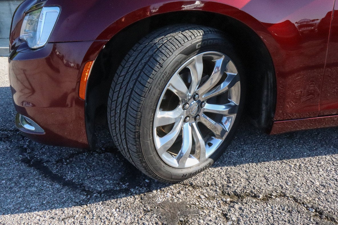2016 Chrysler 300 4dr Sdn Anniversary Edition RWD