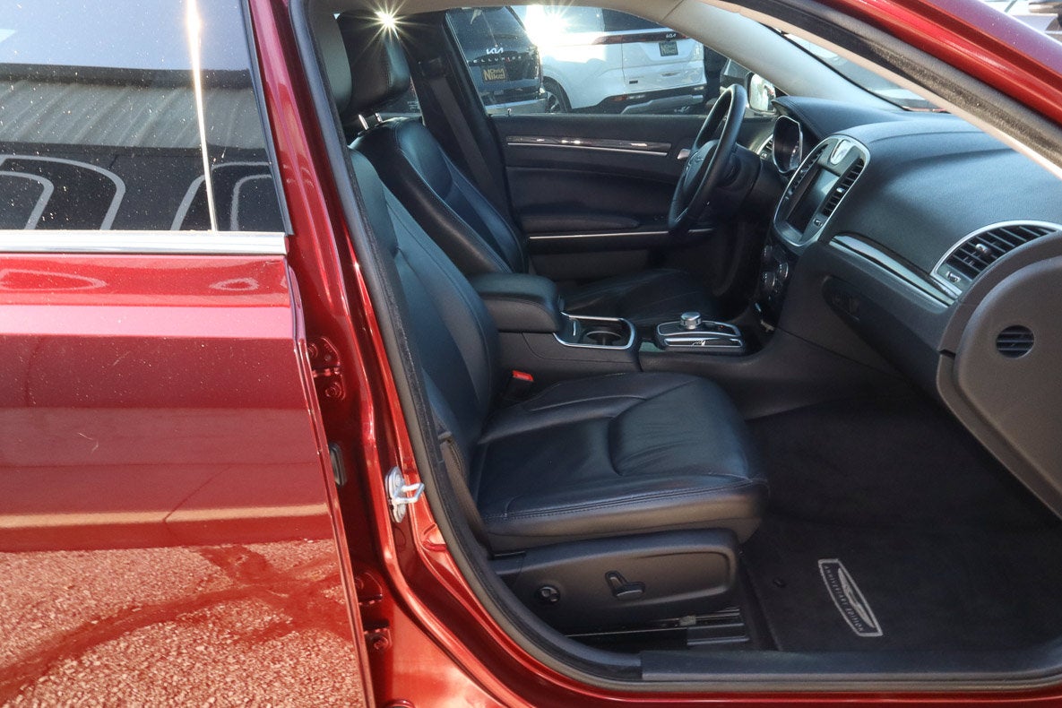 2016 Chrysler 300 4dr Sdn Anniversary Edition RWD