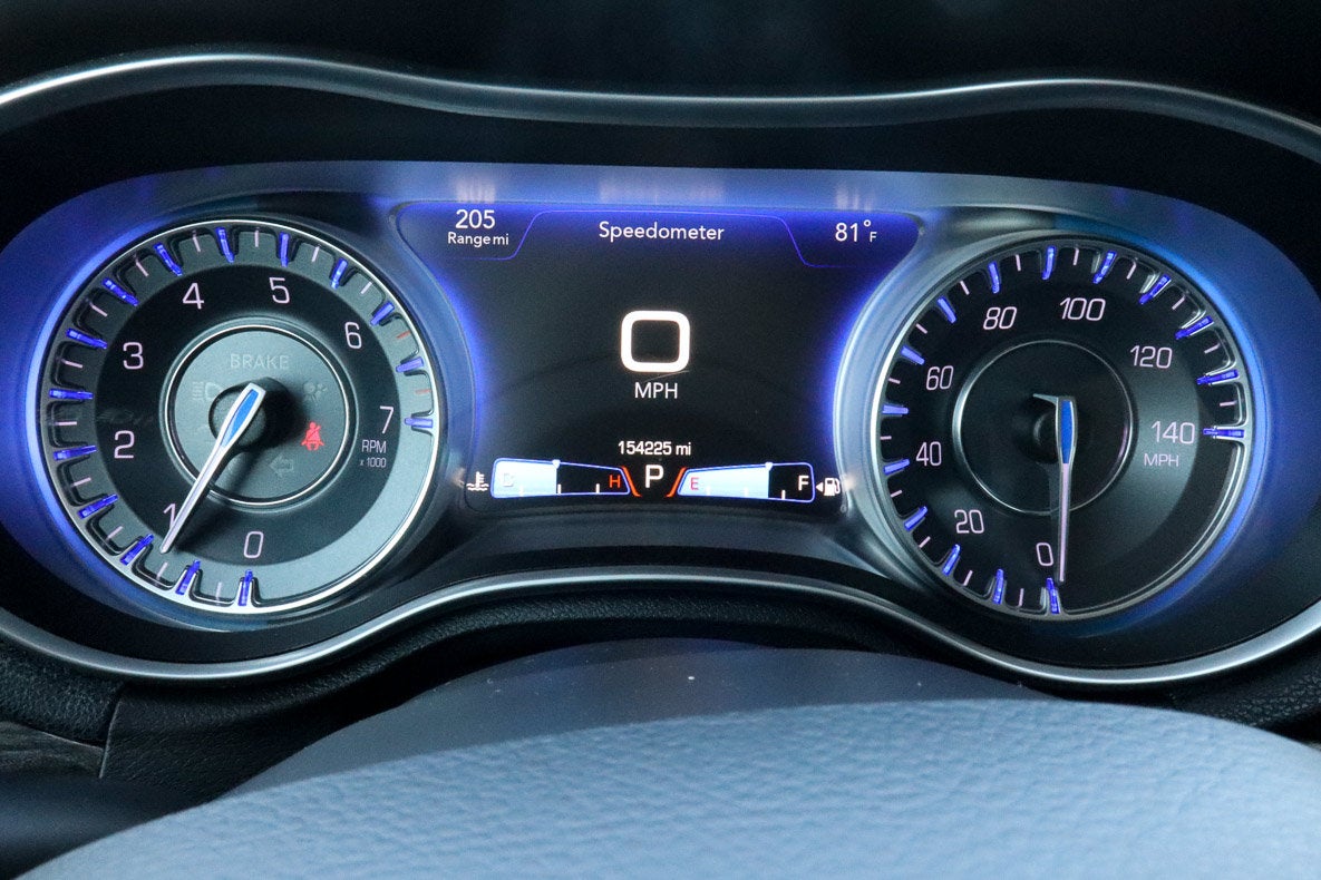 2016 Chrysler 300 4dr Sdn Anniversary Edition RWD