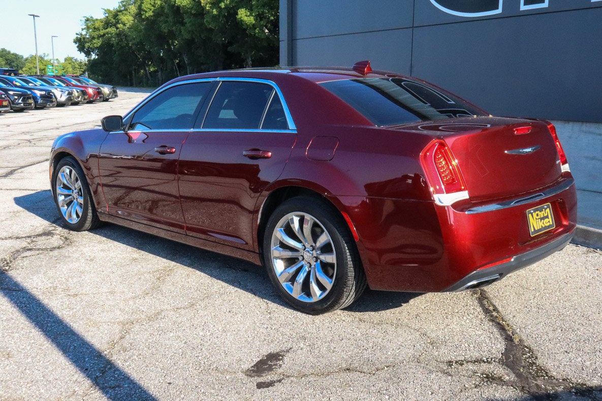 2016 Chrysler 300 4dr Sdn Anniversary Edition RWD