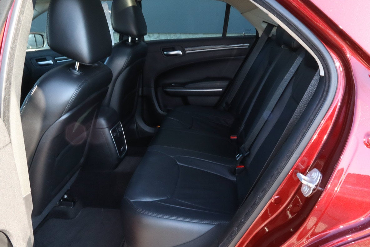 2016 Chrysler 300 4dr Sdn Anniversary Edition RWD