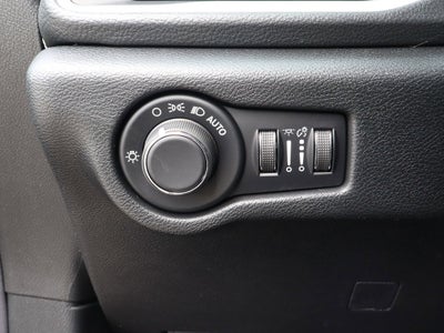 2027 Chrysler Pacifica Select FWD