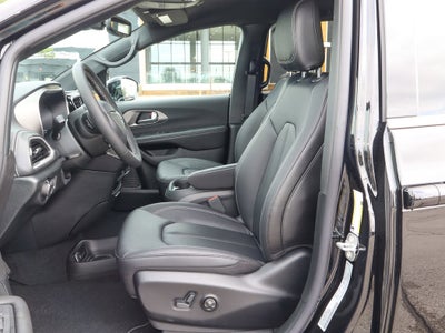 2027 Chrysler Pacifica Select FWD