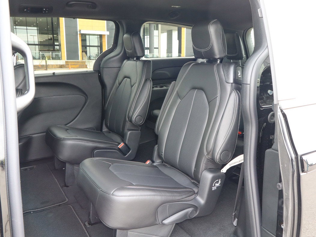 2027 Chrysler Pacifica Select FWD