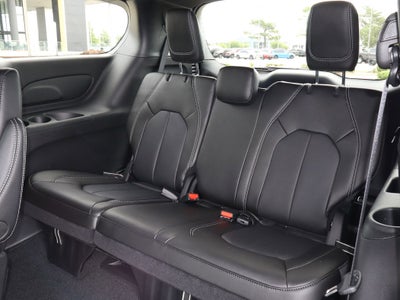 2027 Chrysler Pacifica Select FWD