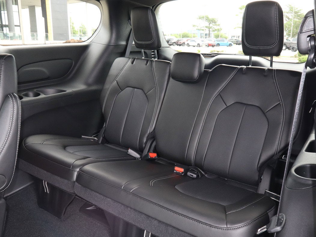 2027 Chrysler Pacifica Select FWD