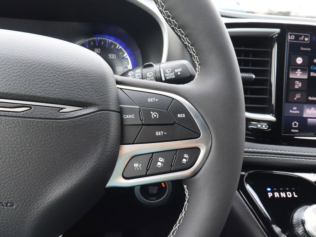 2027 Chrysler Pacifica Select FWD