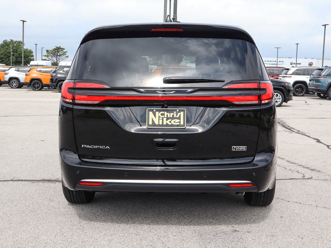 2027 Chrysler Pacifica Select FWD