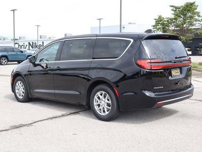 2027 Chrysler Pacifica Select FWD