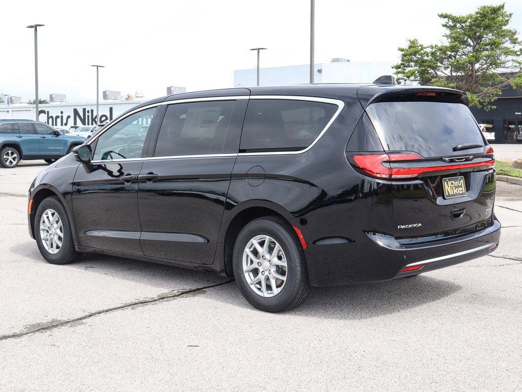 2027 Chrysler Pacifica Select FWD