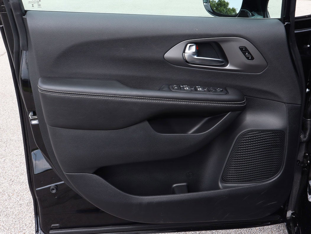 2027 Chrysler Pacifica Select FWD