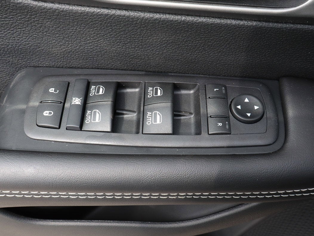 2027 Chrysler Pacifica Select FWD