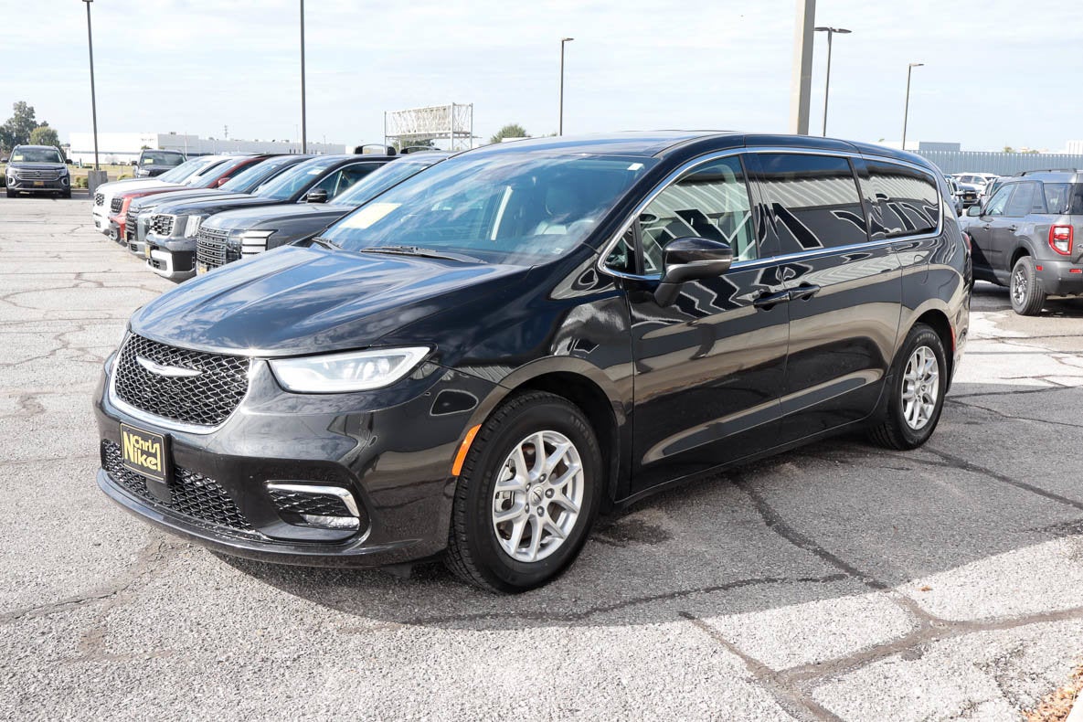 2023 Chrysler Pacifica Touring L FWD