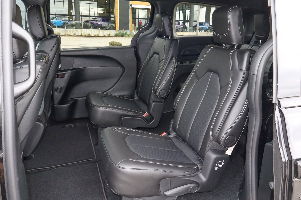 2026 Chrysler Pacifica Select