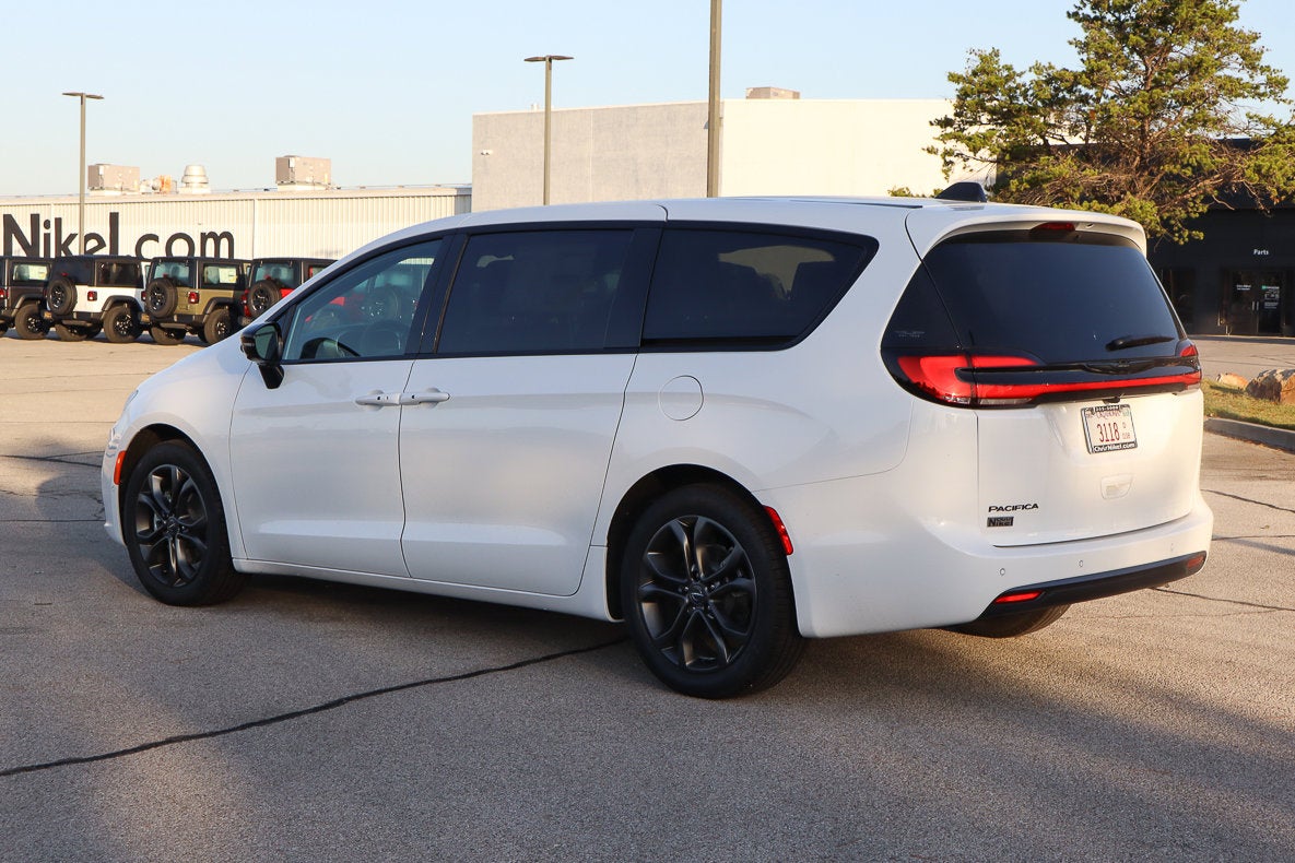 2026 Chrysler Pacifica Select