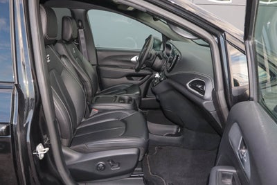 2023 Chrysler Pacifica Touring L FWD