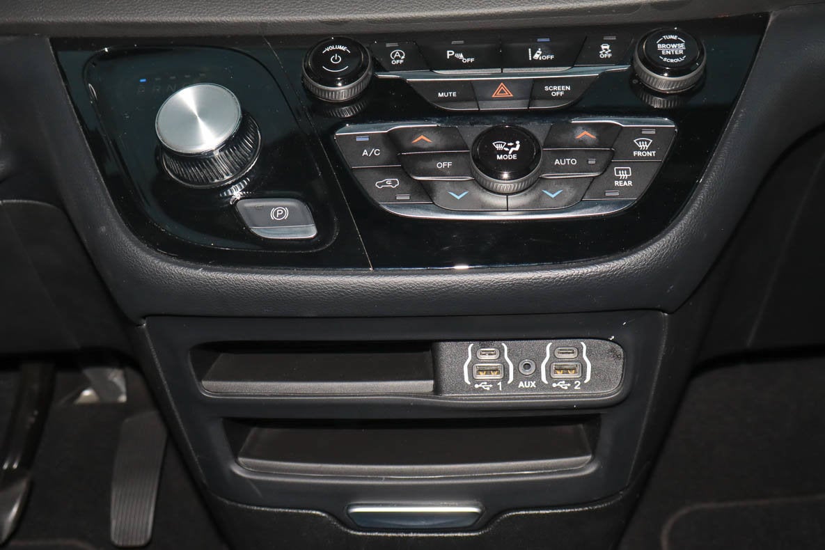 2025 Chrysler Pacifica Select FWD