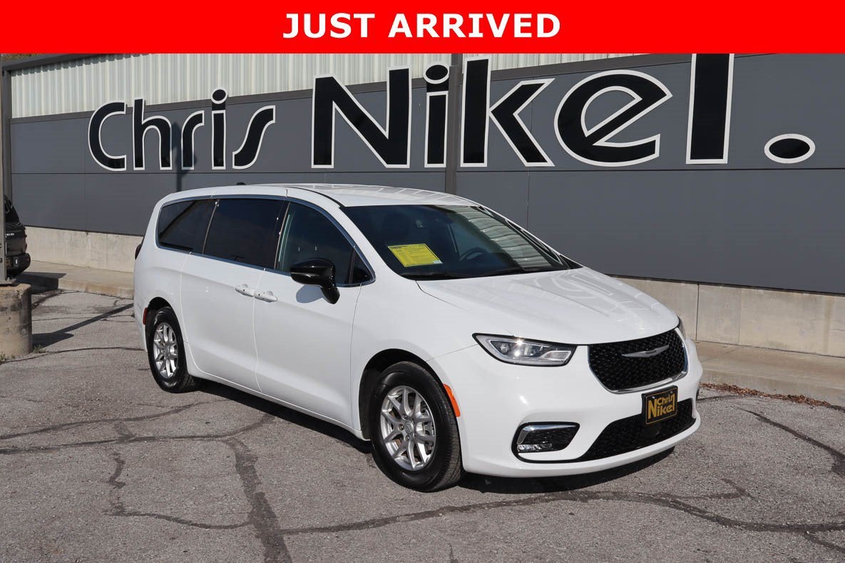 2026 Chrysler Pacifica Select FWD