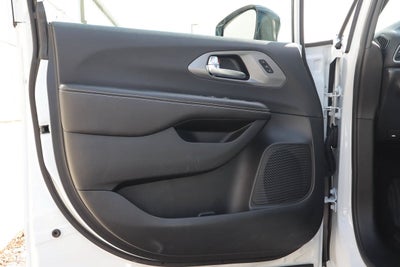 2026 Chrysler Pacifica Select FWD