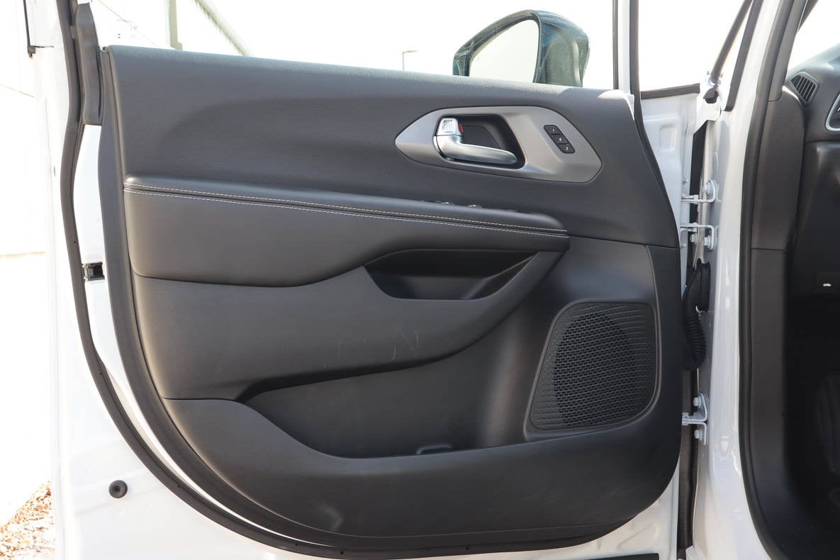 2026 Chrysler Pacifica Select FWD