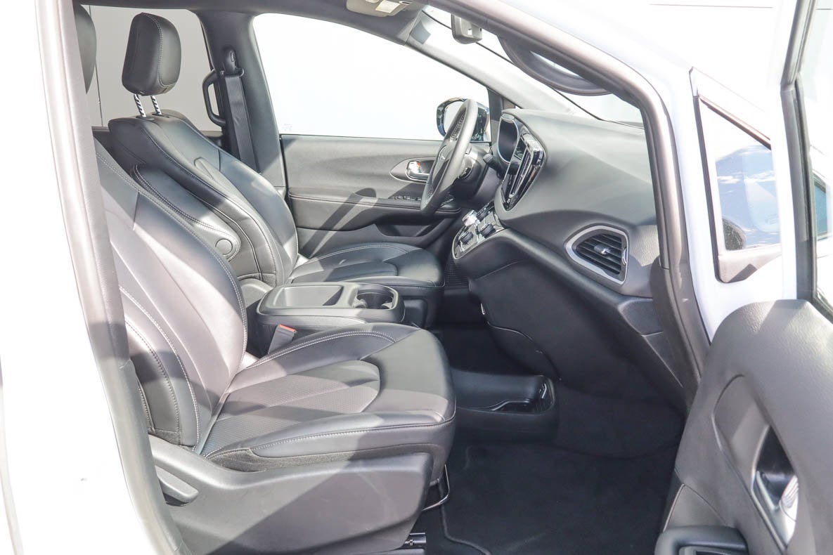 2026 Chrysler Pacifica Select FWD