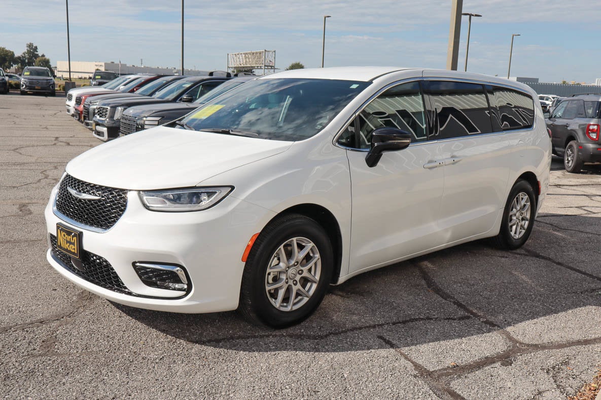 2026 Chrysler Pacifica Select FWD