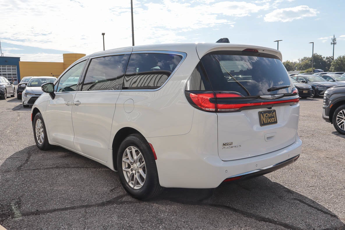 2026 Chrysler Pacifica Select FWD