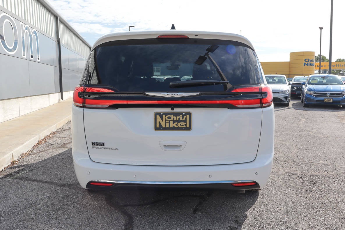 2026 Chrysler Pacifica Select FWD