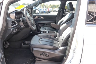 2026 Chrysler Pacifica Select FWD