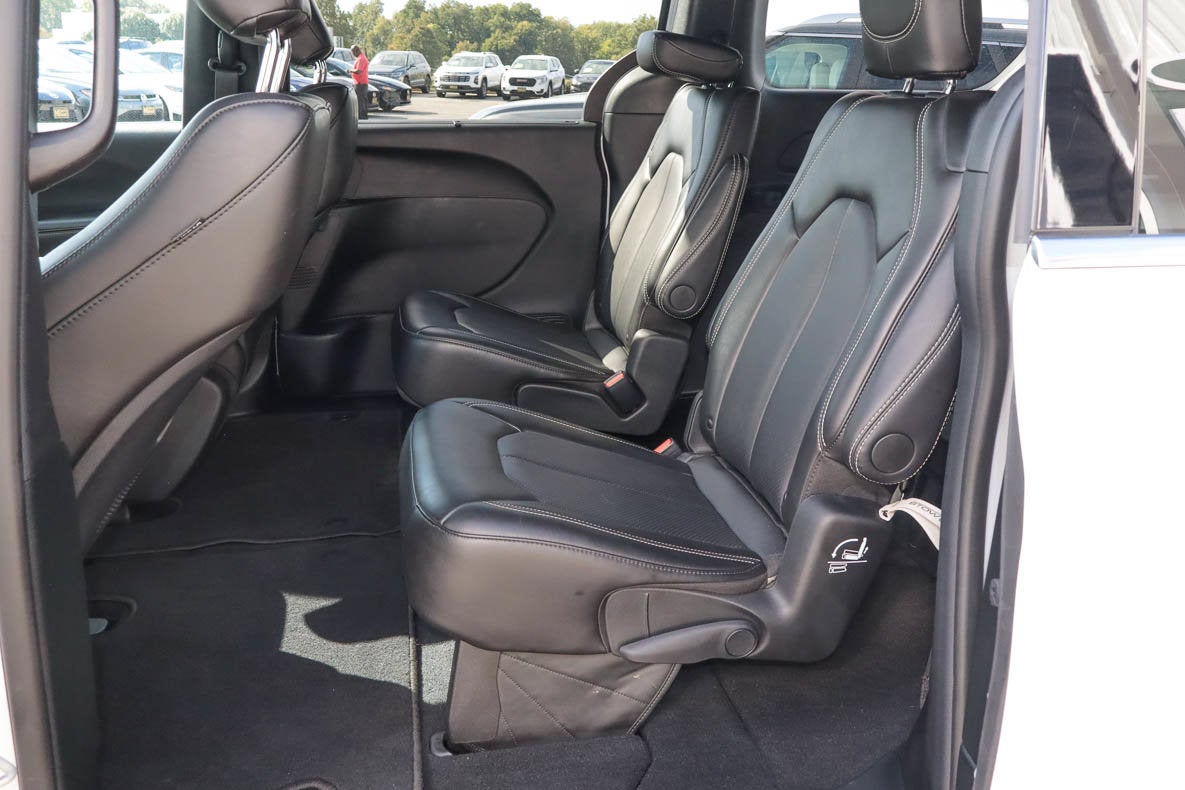 2026 Chrysler Pacifica Select FWD