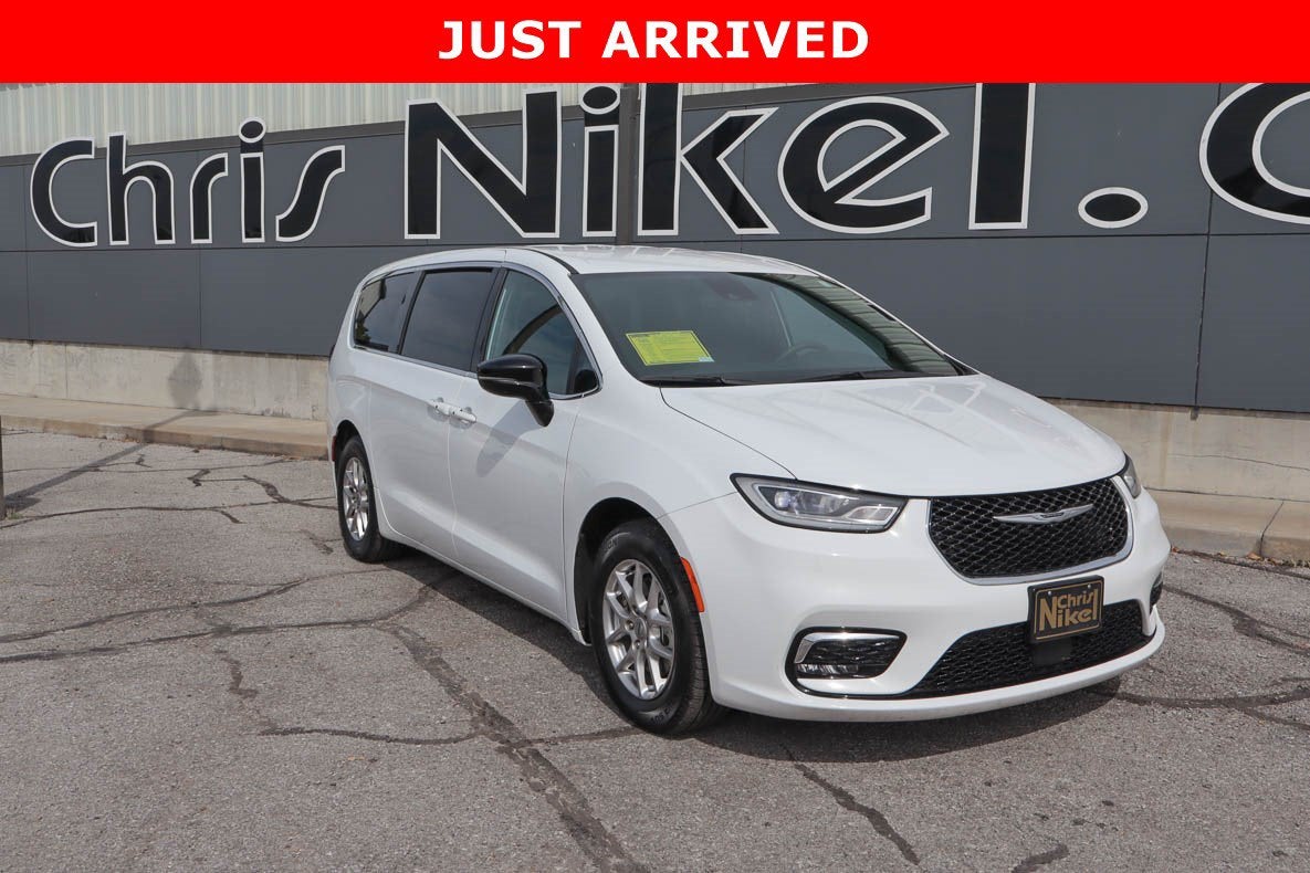 2025 Chrysler Pacifica Select FWD
