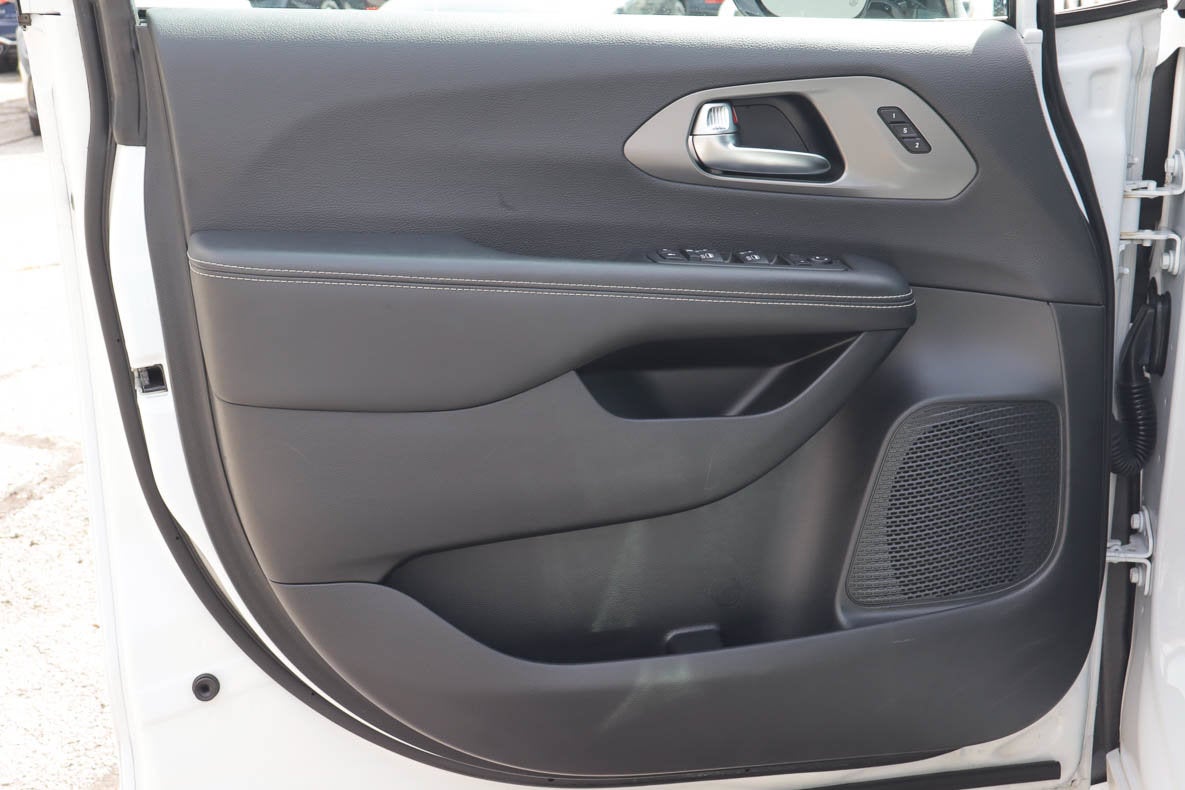 2025 Chrysler Pacifica Select FWD