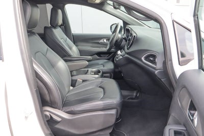 2025 Chrysler Pacifica Select FWD