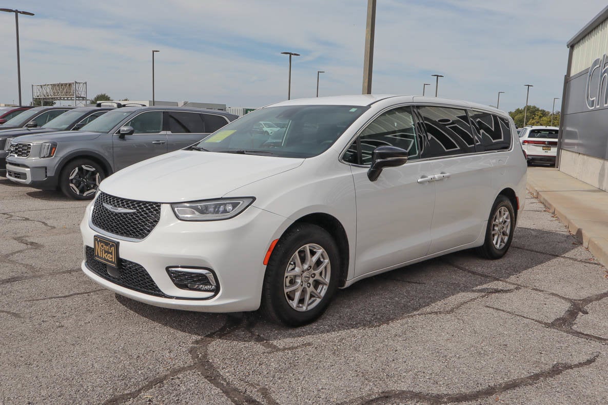 2025 Chrysler Pacifica Select FWD