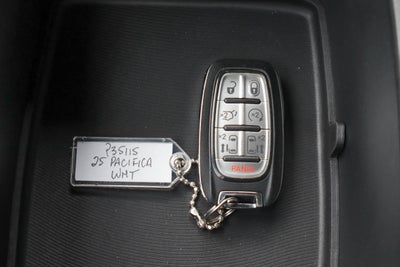 2025 Chrysler Pacifica Select FWD