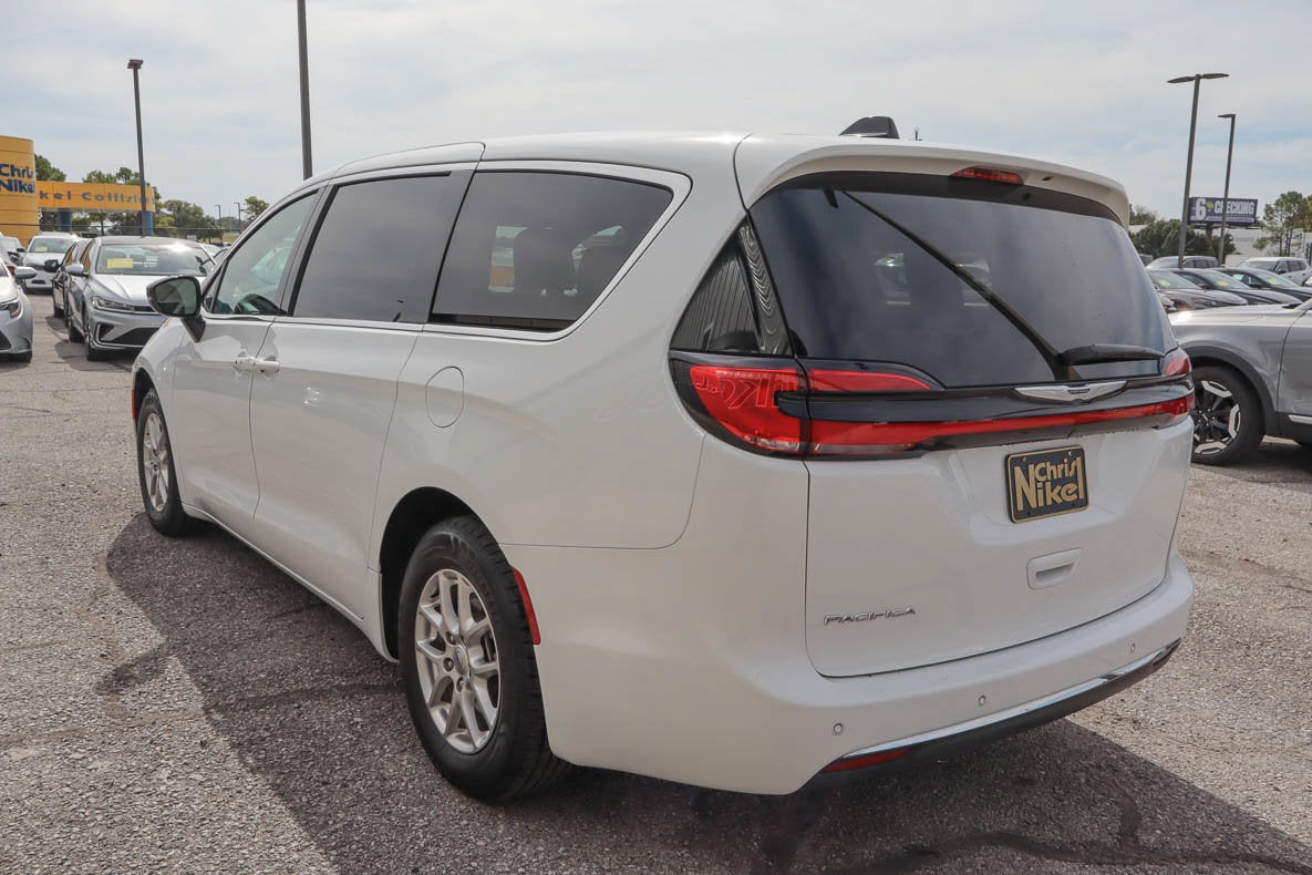 2025 Chrysler Pacifica Select FWD