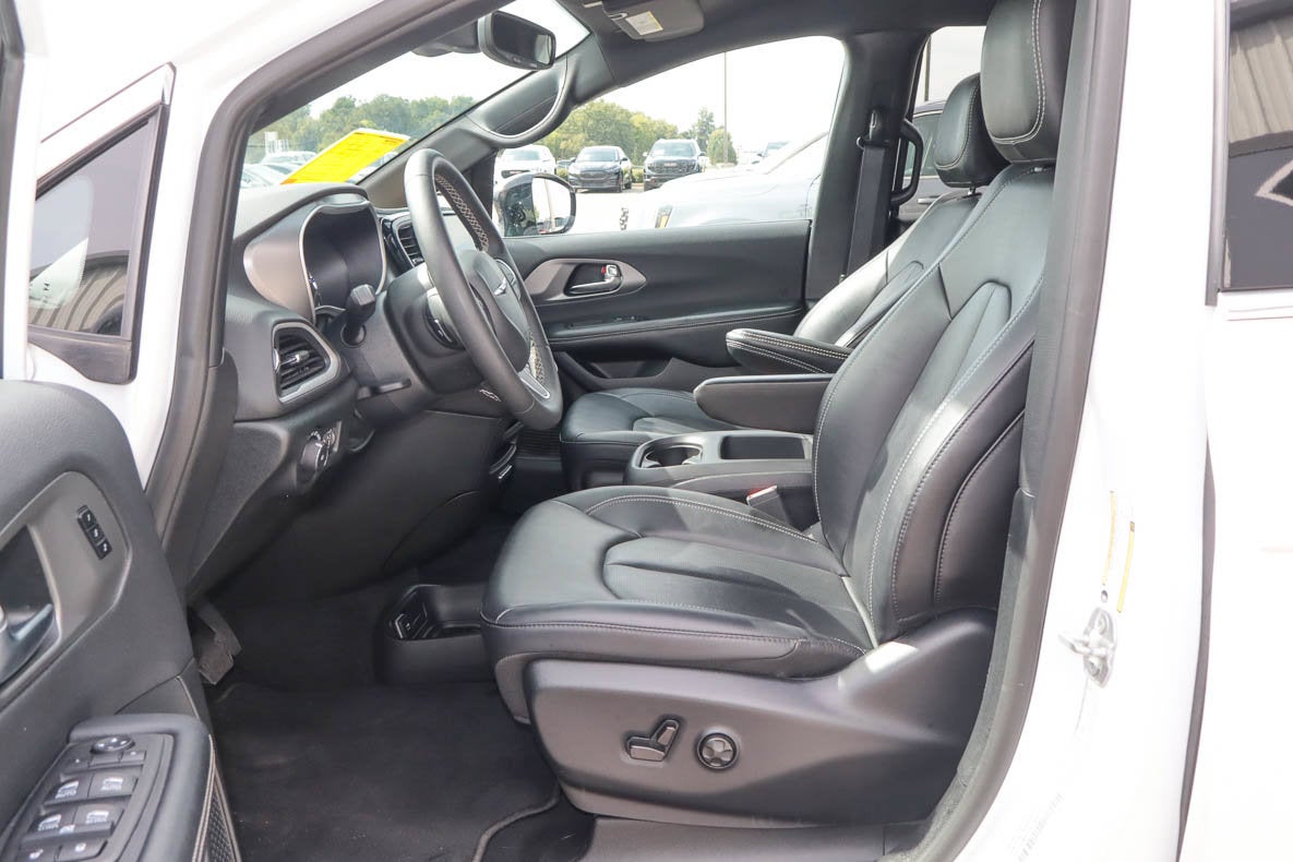 2025 Chrysler Pacifica Select FWD