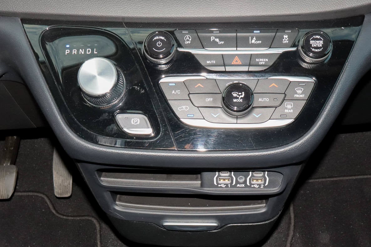2025 Chrysler Pacifica Select FWD