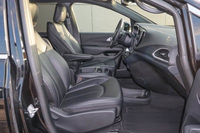 2025 Chrysler Pacifica Select FWD