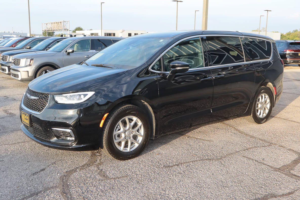 2025 Chrysler Pacifica Select FWD