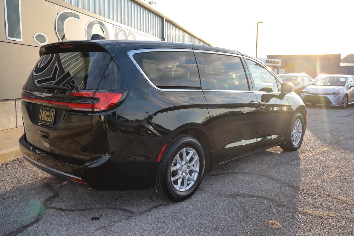 2025 Chrysler Pacifica Select FWD