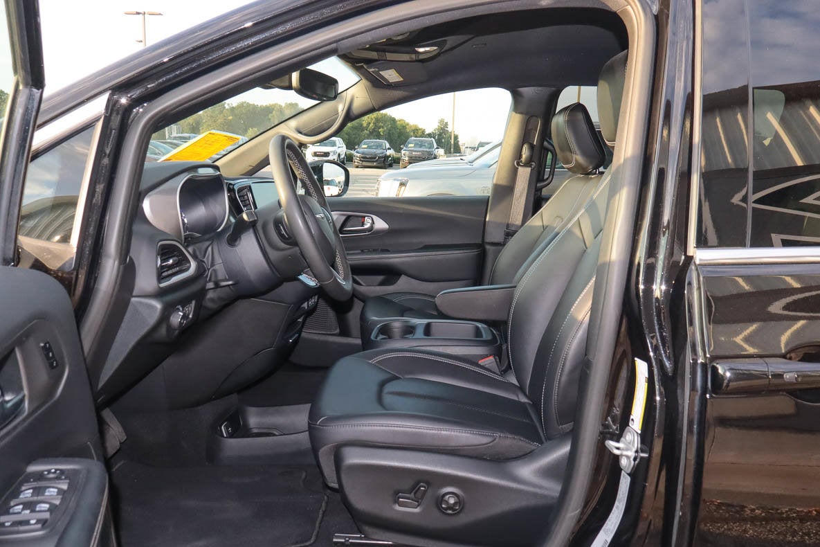 2025 Chrysler Pacifica Select FWD