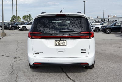 2027 Chrysler Pacifica Select FWD